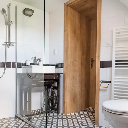 U čmeláků Vendégház 3*